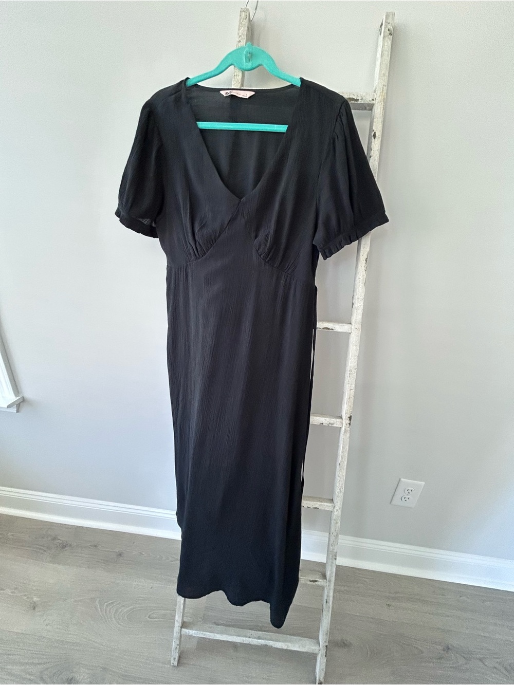 SO Women's Black V-Neck Midi Dress Large -Classic Elegant Style